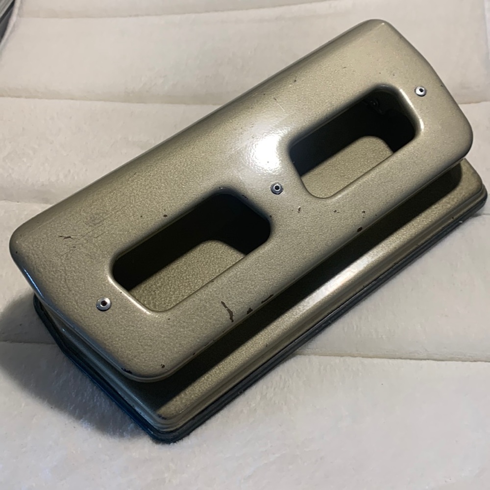 SALE!! Heavy duty 3 hole punch
